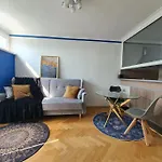 Chlodna Cozy 아파트